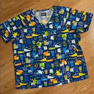 BUTTER - SOFT DOG PRINT SCRUB TOP